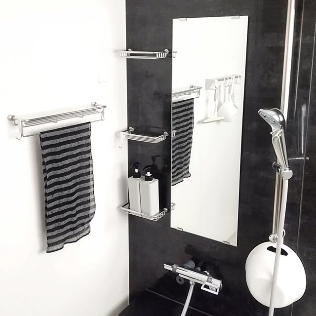 Bathroom,バスルーム,セリア,モノトーン,ホワイトインテリア,パナソニック,Panasonic,白黒グレー,リファ,Refa,ワイヤーシェルフ,シンプルホワイト,シンプルインテリア,Panasonic お風呂,モノトーンインテリア,Retto,すっきり暮らす,白黒シルバー,シンプルな暮らし,オフローラ,RETTO バスチェア,パナソニック　オフローラ,パナソニックお風呂,RETTO洗面器,Oflora FZ,オフローラ1616,パナソニック　お風呂,リファファインバブルS,お風呂,バッグクロージャー SSSSSの部屋