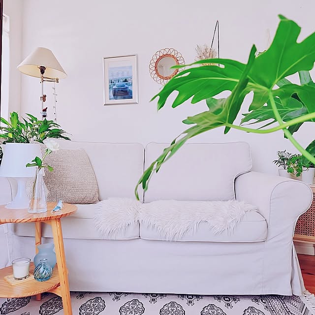 Lounge,バラ,薔薇,一輪挿し,暮らしを楽しむ,ボタニカルライフ,バラのある暮らし,季節を楽しむ暮らし,癒しの空間❁*.゚,Room Clipを楽しむ時間♡,2枚投稿です♡,ビブラマリエ,ホワイトインテリア surviveの部屋
