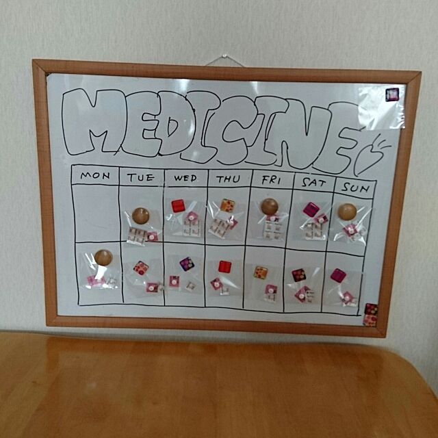 薬,薬カレンダー,薬飲み忘れ防止,ダイソー,ホワイトボード,100均マグネット,On Walls miiの部屋