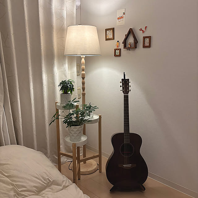 シェードランプ,寝室インテリア,観葉植物,照明,ナチュラル,IKEA,雑貨,一人暮らし,北欧,北欧インテリア,観葉植物のある部屋,北欧好き,DIY,ギターのある部屋,Overview Yuiの部屋