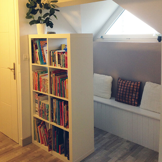 My Shelf,ミニベンチ,漆喰壁,本棚,IKEA,観葉植物,DIY MIKIの部屋