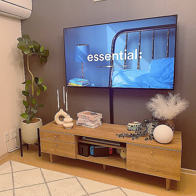 Lounge,北欧ナチュラル,壁掛けテレビ,リビングインテリア,賃貸リビング,TEMU購入品,壁美人,LOWYAテレビボード,賃貸インテリア,ナチュラル,北欧 pierre__homeの部屋