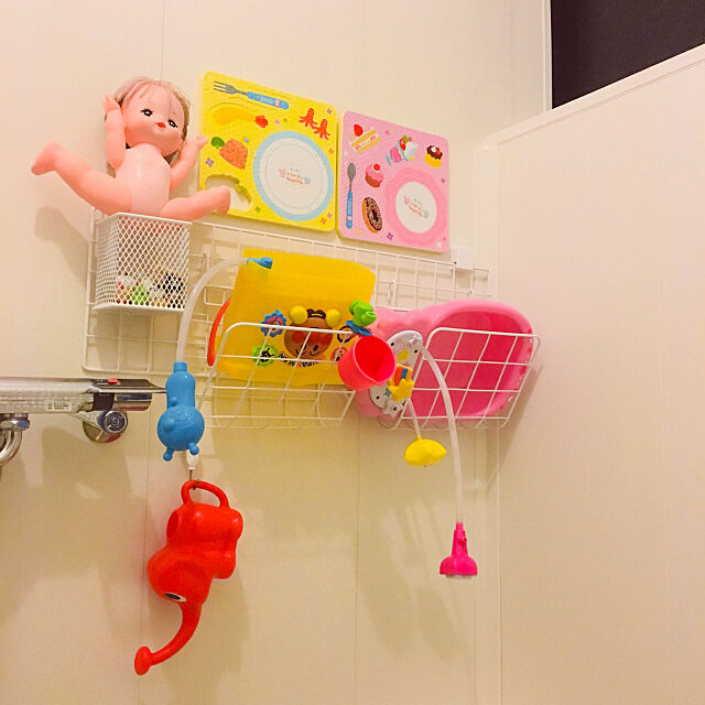 Bathroom,３歳娘,１歳息子,おもちゃ収納,お風呂のおもちゃ収納,お風呂のおもちゃ,ワイヤーネット,100均アイテム,賃貸でも楽しく♪,子供のいる暮らし,賃貸でも諦めない！,100均,いいね&フォローありがとうございます☆,いつもいいね！ありがとうございます♪ Natsuの部屋
