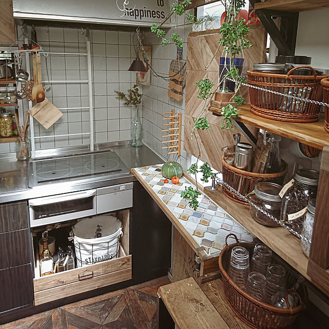 Kitchen,タイル,築30年超,コラベルタイル,DIY,勝手口をふさぎ壁面収納に,コンロ下オープン,セルフリノベーション,ラダーdiy,かご収納,安全対策,チェーン,作業台DIY,キッチンリメイク,扉リメイク,レンジフードリメイク,SPF材,1×4材,1×6材 yumiの部屋