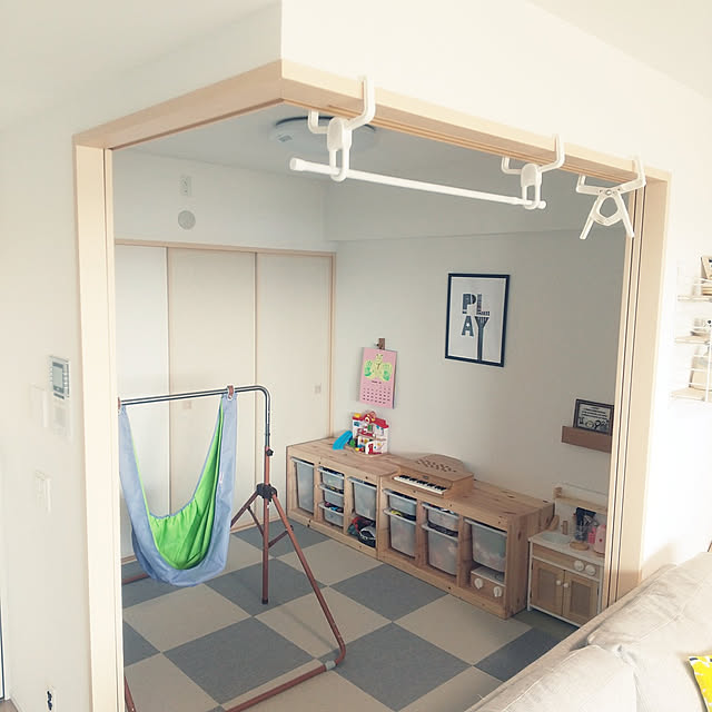 On Walls,100均,子供のいる暮らし,マンション暮らし,北欧インテリア,ニトリ,IKEA,トロファスト,ままごとキッチン,ハンモック,タイルカーペット,キッズスペース,和室をキッズスペースに,部屋干し,突っ張り棒,おもちゃ収納,鉄棒,物干しラック,ハンガーキャッチ,かもいフック+つっぱり棒 Sakuraの部屋