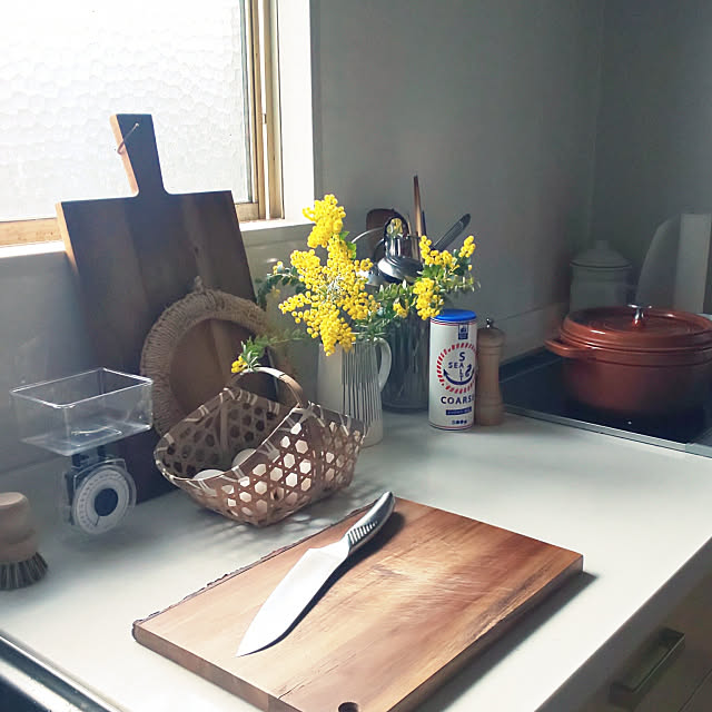 Kitchen,キッチン,庭の花,昭和レトロ,花のある暮らし,日本家屋,昭和の家,ミモザ,STAUB,アクタス,ACTUS,フライングタイガー,竹かご,西側キッチン,薄暗いのが好き,薄暗いキッチン --rnrmm--の部屋