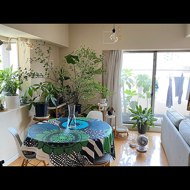 Lounge,marimekkoテーブルクロス,marimekko,ドウダンツツジ,丸テーブル,グリーン,ダイニング kentatomの部屋