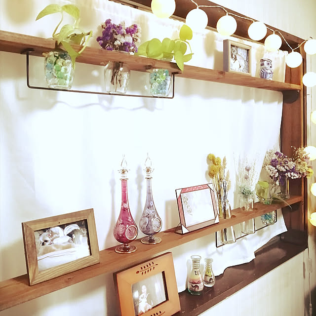 My Shelf,コレ、DIYしたよ！,ディアウォール棚,セリアのアイアンバー,100均,1×4材,カーテンリメイク,DIY,実家で一人暮らし,ディアウォール,ひとり暮らし,コットンボールランプ,築40年以上,ミックスインテリア,陶器,海外土産,観葉植物,ドライフラワー maiの部屋