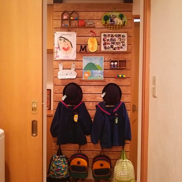 Entrance,DIY,セリア,幼稚園グッズ,幼稚園制服かけ,子供の作品,子供の絵,ディアウォール michiの部屋