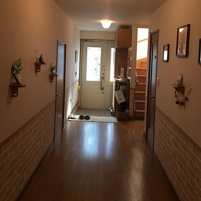 Entrance,雑貨,100均,DIY,セリア,フェイクグリーン,ダイソー,壁紙DIY,腰壁風壁紙,レンガ壁紙 s.a0713の部屋