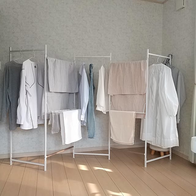 Overview,ダイソー,マグネット,スツール,バスケット,洗濯物,ホワイトインテリア,カーテンクリップ,アイリスオーヤマ,室内干し,ミニマル,衣類乾燥機,買ってよかったもの,物干しラック,ちょい掛け,5連物干し,ルームクリップショッピング,リ・ホーム,パーカーの干し方,ランドリー meiの部屋