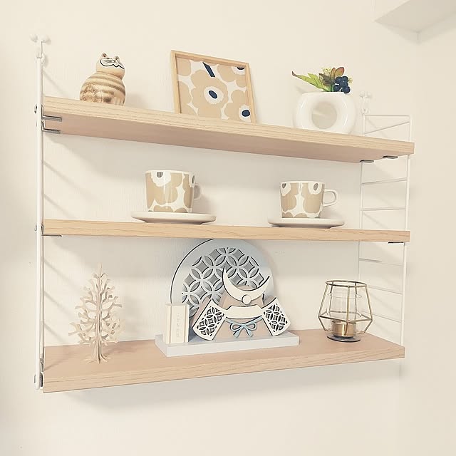 My Shelf,ナチュラルカラー,すっきり暮らす,マンション暮らし,北欧インテリア,買ってよかったもの,3COINS,スリコ,かぶと,兜,ストリングシェルフ,ストリングポケット,飾り棚,マリメッコマグ,リサラーソンのネコ,子供のいる暮らし,マリメッコ,フェイクグリーン,IKEA,キャンドルホルダー,ロヴィのツリー Sakuraの部屋