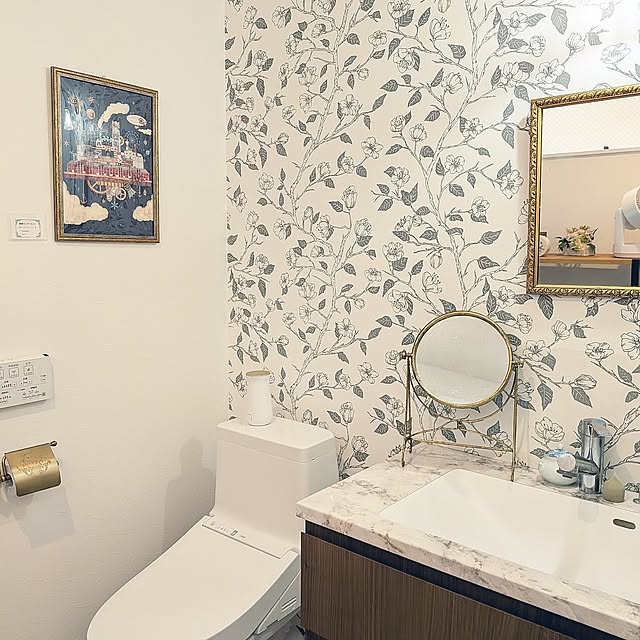 Bathroom,ルームフレグランス,人感センサー式芳香剤,トイレ洗面所一体型,アクセントクロス Maroの部屋