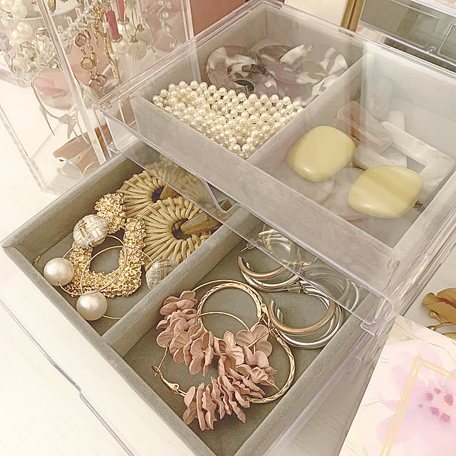 無印良品,雑貨,100均,ハンドメイド,DIY,ホワイトインテリア,ピアス収納,ネイルサロン,自宅ネイルサロン,スリコ,セリア,ダイソー,IKEA,ホワイト×グレー,Francfranc,Bedroom yukaの部屋