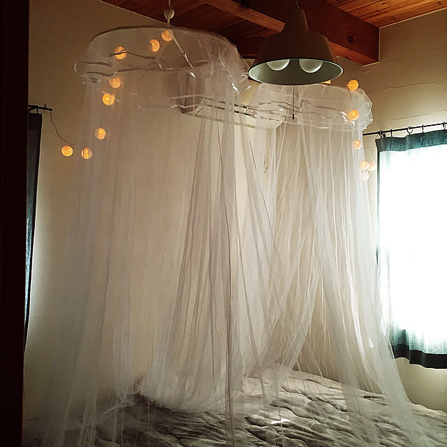 寝室,ニトリ,漆喰壁,無垢の床,脚付きマットレス,モスキートカーテン,Bedroom maの部屋