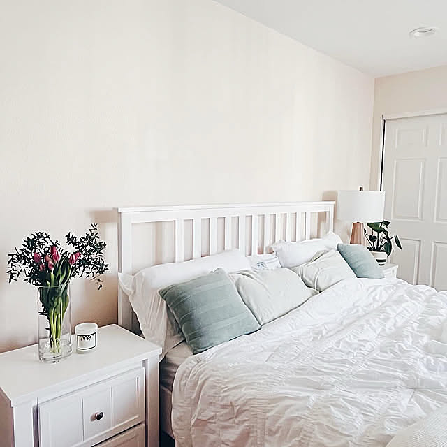 Bedroom,海外インテリア,おうち時間を楽しむ,子どもと暮らす,賃貸暮らし,心地よい暮らし,ていねいな暮らしに憧れて,イケアベッド,花のある暮らし utayukaの部屋