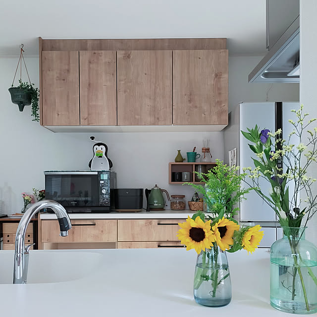 Kitchen,建売住宅,こどもと暮らす,フラワーベース ガラス,ひまわり,夏の花,かき氷機,ペンギン,キッチン背面,家電,カウンターキッチン,花を飾る,デロンギ,象印STAN. amke_tの部屋