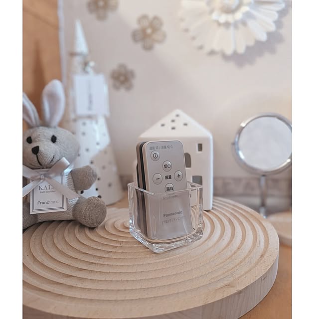 My Desk,リモコンの置き場所,インテリア,ワンルーム,Francfranc,一人暮らし,1人暮らし,フランフラン,1R,レオパレス,1K,リモコン収納,ひとり暮らし,賃貸インテリア,1K 1人暮らし,賃貸でも諦めない!,ひとり暮らし 1K,1K ひとり暮らし,レオパレス21,一人暮らしインテリア,ひとり暮らしインテリア,生活感を出さない工夫,フランフランのある暮らし,レオパレスでも諦めない,レオパレスだからできる事 megurinの部屋