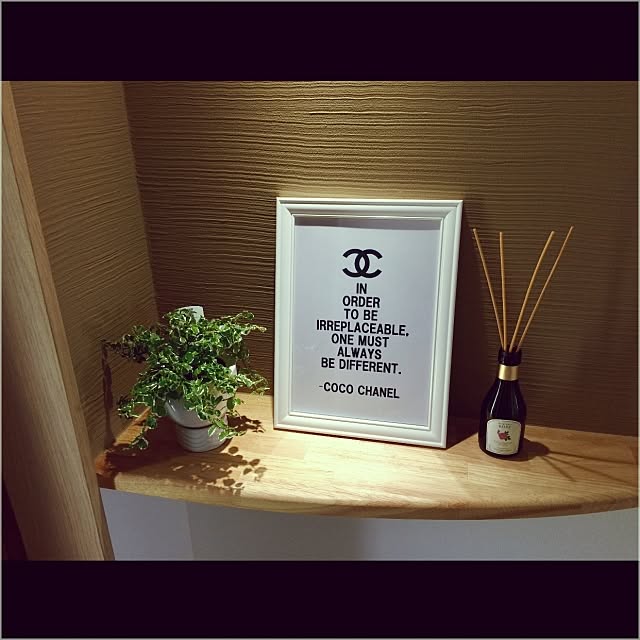 My Shelf,CHANEL ポスター,プミラ,ニッチ,マイホーム記録,観葉植物のある暮らし,ナチュラル,NO GREEN NO LIFE,500フォロワーありがとうございます,ダウンライト TOMOの部屋