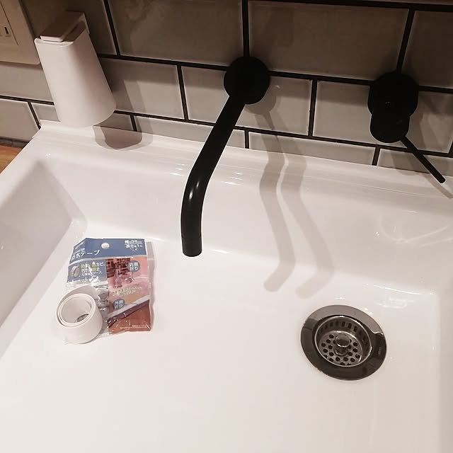 花ブロック好き,写真①～②,平屋暮らし,新築平屋,新生活,カフェ風,白い家,洗面台周り,防水テープ,コーキングの汚れ防止,seria kkkの部屋