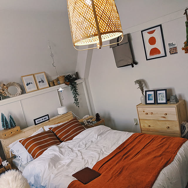 Bedroom,一人暮らし,ホワイトインテリア,海外インテリアに憧れる,IKEA,ポスター,ナチュラル,雑貨,北欧,狭いスペースを生かしたい,ベッドルーム,ポスターのある部屋,照明,ドライフラワー,狭い部屋 millieの部屋