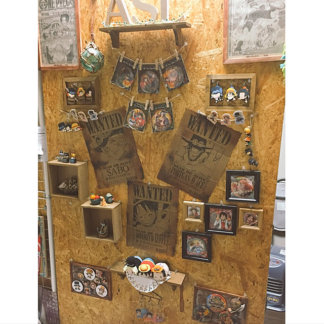 On Walls,DIY,100均,ONE PIECE,缶バッジ,100均リメイク,オタク部屋,ダイソー,セリア,アニメ部屋,アニメグッズ,アニメ,痛部屋 komaの部屋