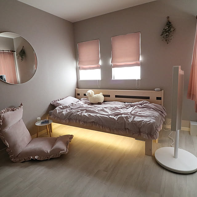 Bedroom,グレーインテリア,3COINS,スリコ,テープライト,ニトリ,IKEA,Francfranc,壁掛けミラー,すのこベッド,クッションフロア,ガーリーインテリア,女の子部屋,こども部屋,ピンク×グレー,間接照明,ナチュラル,アクセントクロス,グレージュ,壁紙DIY tomoccoの部屋