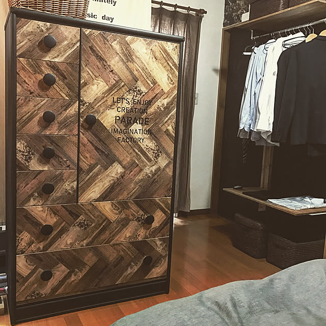 Bedroom,ダイソー,アクリル絵具,ステンシル,水性塗料,リメイクシート,ヘリンボーン,タンスリメイク,家具リメイク,ベビータンス,昭和レトロ,100均,DIY,セリア,男前,簡単DIY,100均DIY,男前インテリア,100均リメイク paradeの部屋