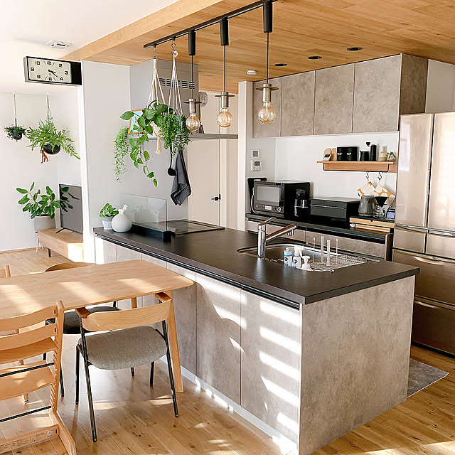 Kitchen,板張りキッチン,ブラックキッチン,システムキッチン,フルフラットキッチン,セラミック天板,ロッシュグレー,ステディア,クリナップ suzumaruの部屋