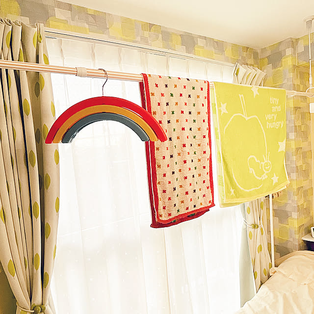 レインボー,室内干し,レトロポップ,カラフルインテリア,フライングタイガーコペンハーゲン,On Walls huihuiの部屋