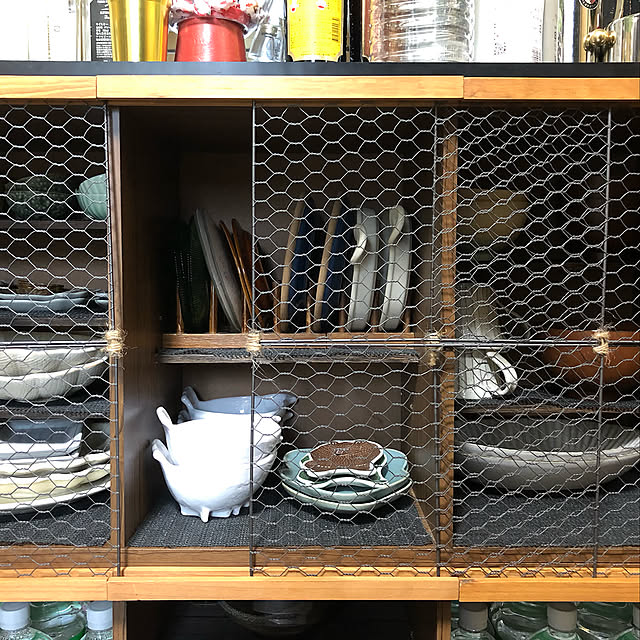 Kitchen,ウォールバー,チキンネット,ワイヤーメッシュ,引き戸,賃貸,木目,官舎,賃貸DIY,官舎暮らし,本棚,カラーボックス,100均,ナチュラル,ハンドメイド,DIY,セリア,ダイソー,リノベーション,カフェ風,アンティーク,キッチン収納,家事動線,食器棚 maiyokoyamaの部屋