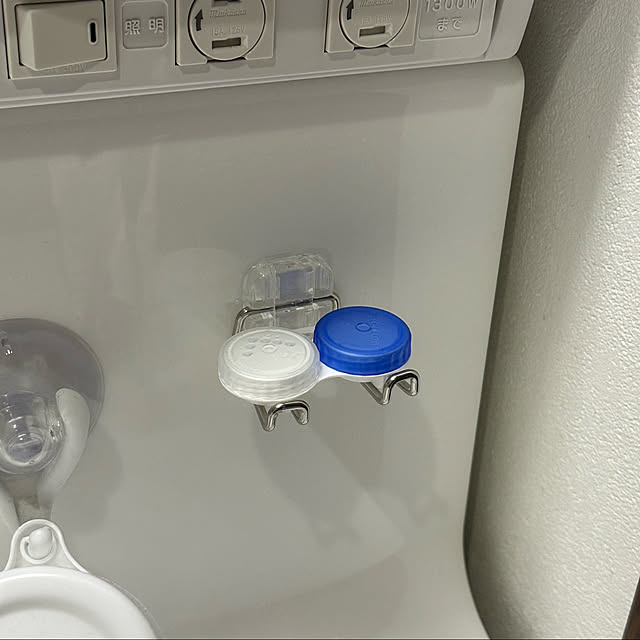 洗面所,ポンプボトルホルダー,コンタクトレンズ収納,コンタクトレンズケース,コンタクトレンズ,はってはがせる,100均,すっきり暮らしたい,シンプルな暮らし,Bathroom sunaneko17の部屋