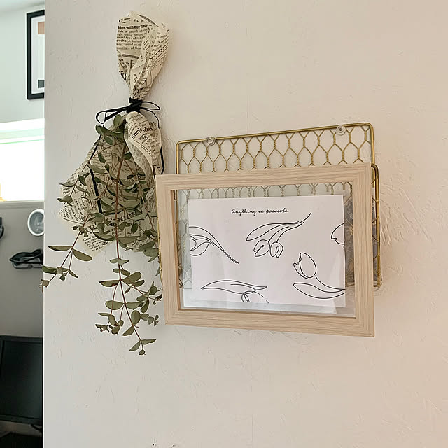 On Walls,ラッカースプレー ゴールド,ラッカー塗装,ラッカースプレー,Daiso,ダイソー,ポストカード,フォトフレーム,100均雑貨,100均,100均アイテム,100均リメイク,seria,セリア,10分でできる Minteaの部屋