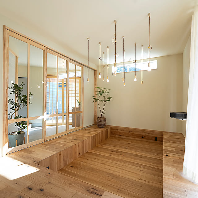 Lounge,リネンカーテン,土間,ANKER,Cosmos Max,NEBULA,プロジェクター,エバーフレッシュ,ネムノキ,検眼レンズ,古道具,持たない暮らし,ペンダントライト,珪藻土,ラスティックオーク,ミルフィウッド karenの部屋