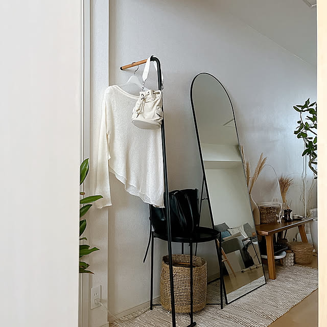 On Walls,山﨑実業tower,ハンガーラック,シンプル,賃貸インテリア,H&M HOME,シンプルインテリア,フロアタイル moon.mの部屋