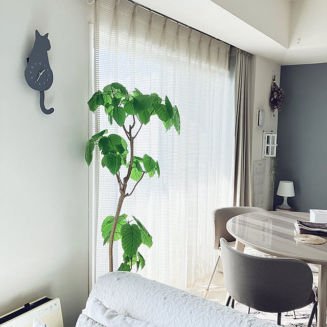 On Walls,今年もよろしくお願いします♡,振り子時計,ニトリデコホーム♡,ねこのいる風景,IKEAダイニングテーブル,暮らしを楽しむ,ねこと暮らす,IKEAダイニングチェアー,暮らしを楽しむ♪,ハナとマル♡,猫と暮らすインテリア nekomiの部屋