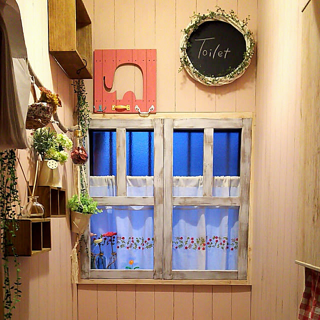 Bathroom,築30年の戸建て,DIY,100均DIY,ベニヤ板壁,ピンク,窓枠 DIY,流木,カフェカーテン,セリア,ダイソー,リース黒板,miho.okuちゃんのプラハン,100均フェイクグリーン Anjelの部屋