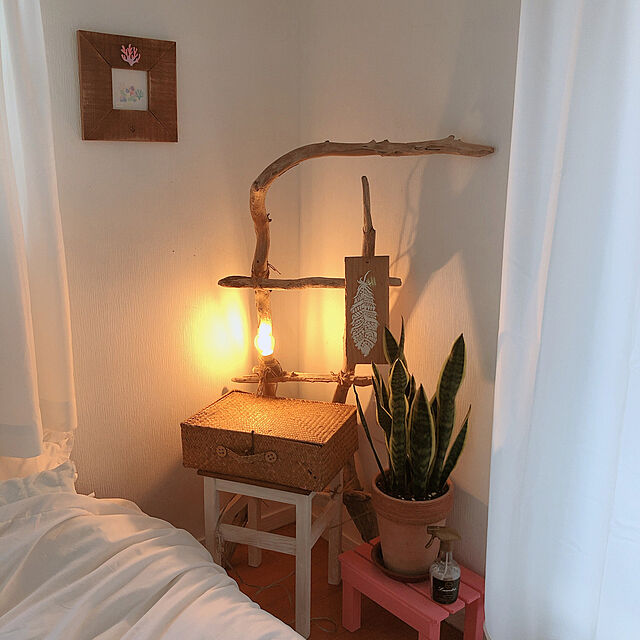 ベッド,バスケット,手づくり流木ラダー,Instagram→5811megu,海を感じるリゾートインテリア,花と緑のある暮らし,Bedroom Megumiの部屋
