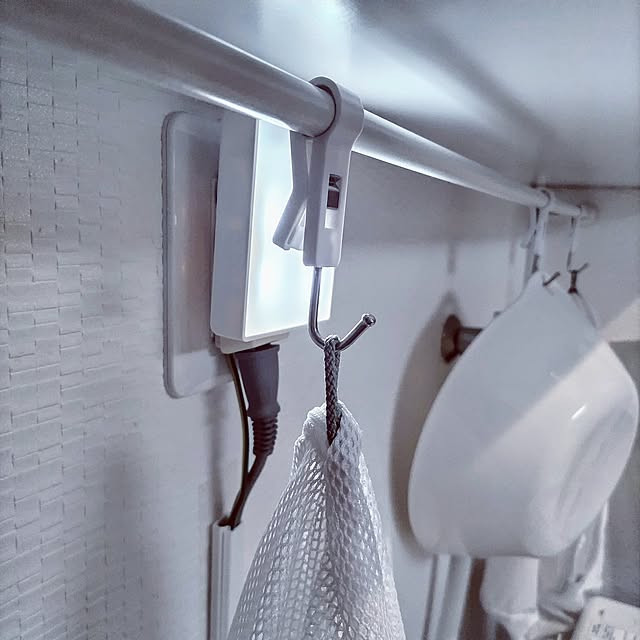 無印良品,洗面所,セリア,洗濯ネット,洗面器,100円ショップ,洗濯機上,突っ張り棒,人感センサーライト,吊り下げ収納,突っ張り棒専用フック,明暗人感センサーライト,コンセント直挿し,両面使える洗濯ネット mi-saの部屋