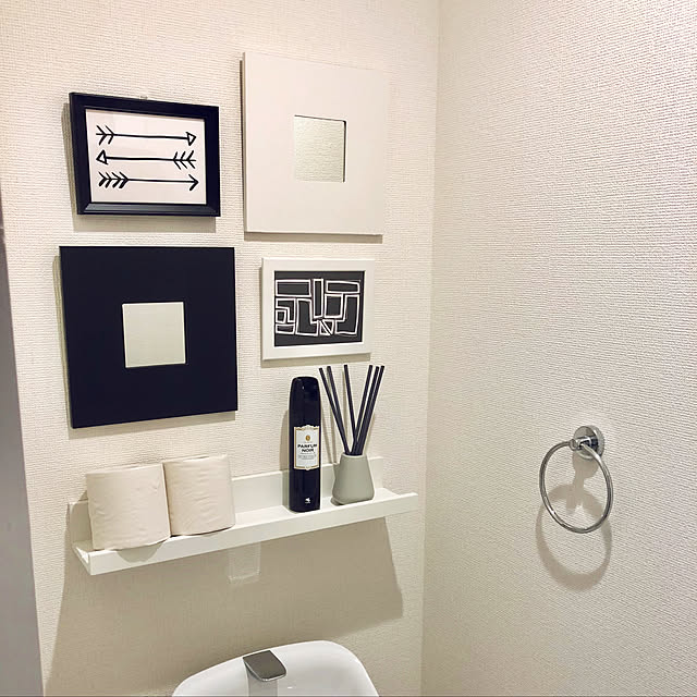 Bathroom,ウォールデコ,ウォールシェルフ,トイレ,トイレの壁,イケアの棚,イケア,モノトーン,アートポスター,IKEA,アートのある暮らし,こどもと暮らす,緑のある暮らし,ニトリクラブ ma08の部屋