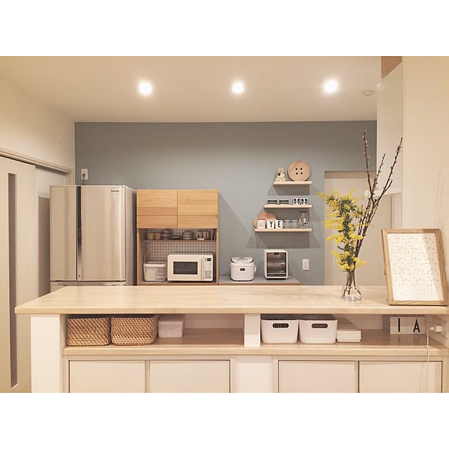 Lounge,マリメッコ,marimekko,しろくま貯金箱,ブルーグレー,ミモザ,無印良品,北欧インテリア,造作棚,unico,スコープ,新築,新居,注文住宅,シンプルインテリア,フラワーベース,ウニコ,戸建て,シンプル,おうち,フローラ,Myhome,雲,マイホーム,カッティングボード,snug.studio,アクセントクロス,桃の花 makishimakishimaの部屋