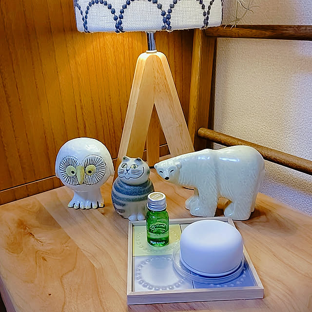 My Desk,わたしのハンドメイド 秋,アロマストーン,狭小3階建,普通の家,狭小住宅,私の部屋,ベッドサイド,ミナペルホネンタイル,タンバリンタイル,無印良品,リサラーソン,リサラーソンしろくま,リサラーソンふくろう,リサラーソンミア,ランプシェード,トレーDIY,ナイトテーブル,アロマオイル,北欧インテリアに憧れる,ラダー,癒し,セリア,木製トレー masumiの部屋