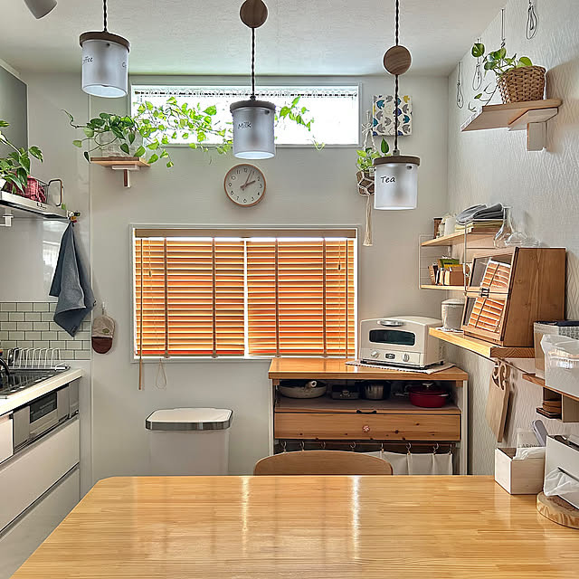 My Shelf,ナチュラル,木製,壁付け時計,木のある暮らし,ポトス,グリーンのある暮らし,窓辺のインテリア,水差しグリーン,DIY,カフェカーテン tanboの部屋