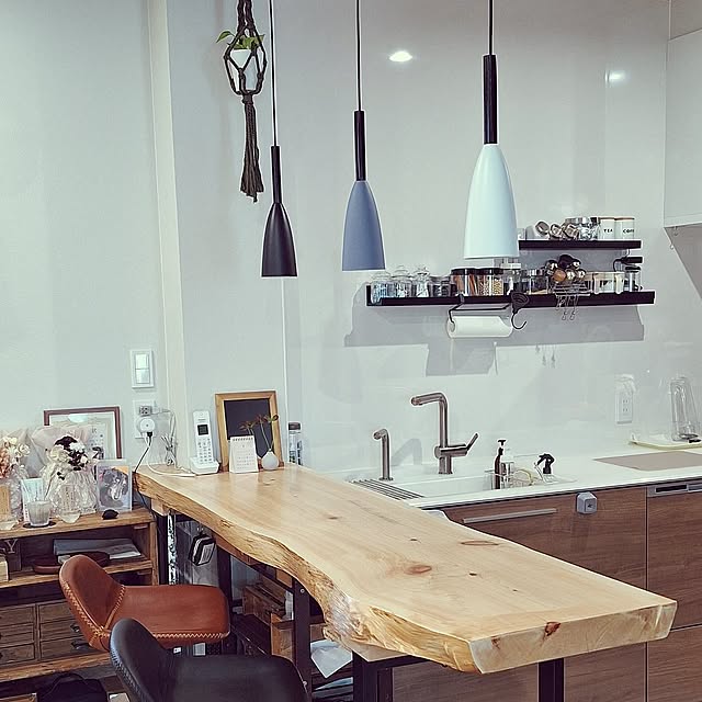 Kitchen,キッチンカウンター,一枚板,一枚板カウンター,一枚板DIY,アイアン家具,お気に入り♡,Room Clip,Instagramもやってます♡,色々参考にさせていただいてます♥,いいね&フォロー有難うございます♪,いつも有難うございます♪,RCに出会えて嬉しい♥,roomclip楽しい•*¨*•.¸¸♬,こだわりのお家作り,お気に入りの家作り,リノベーション物件,思い入れのある品 hanapanの部屋