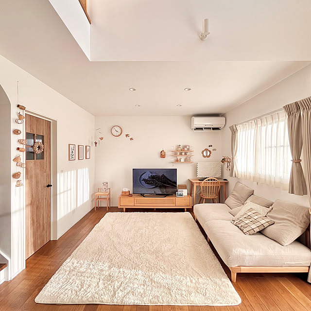 Lounge,ラグ,無印良品,ナチュラル,インテリア,雑貨,家具,カフェ風,北欧,salut!,北欧雑貨,ナチュラルインテリア,北欧インテリア,北欧ナチュラル,白樺雑貨,吹き抜けのある家 sasaの部屋