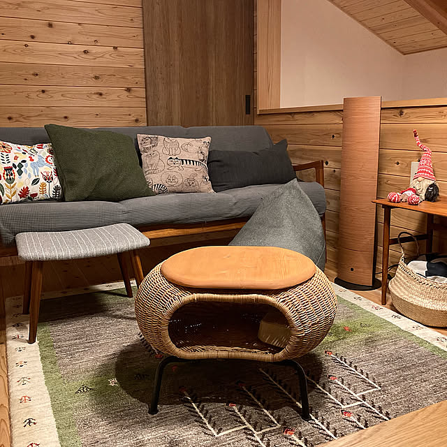 ビーズクッション,GAMLEHULT,ガムレフルト,IKEA オットマン,サイドテーブル,IKEA クッション,北欧インテリア,杉板張り,ジャパンディ,吹き抜け,オーレヴァンシャー ソファー,My Desk,ギャッベ,オットマン 北欧ヴィンテージ mkmkmoominの部屋