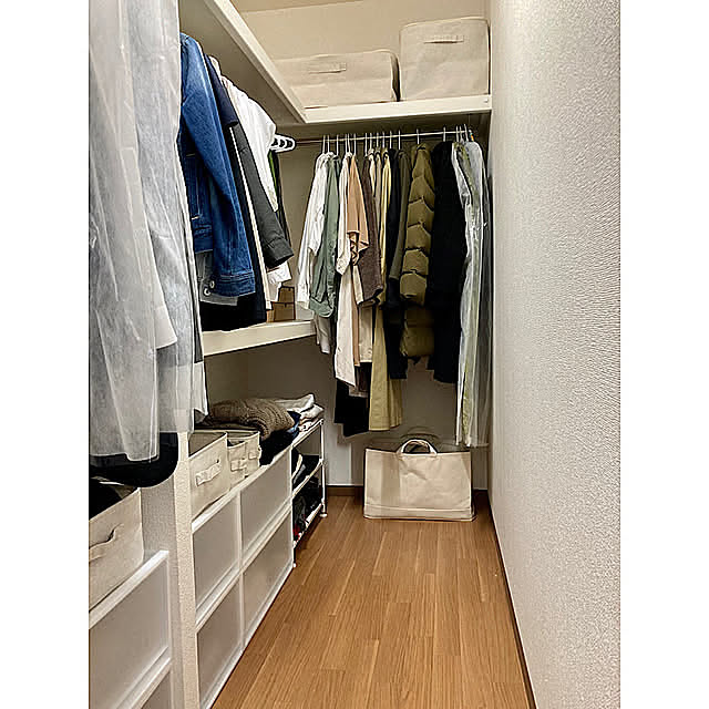 洋服部屋,洋服掛け,洋服収納,ウォークインクローゼットの棚,ウォークインクローゼット収納,ウォークインクローゼット,ズボラだけどキレイ好き♪,おしゃれ,シンプル,平屋暮らし,平屋,ズボラ主婦,無印良品,ズボラ収納,白色,My Shelf CHIBIHAHAの部屋