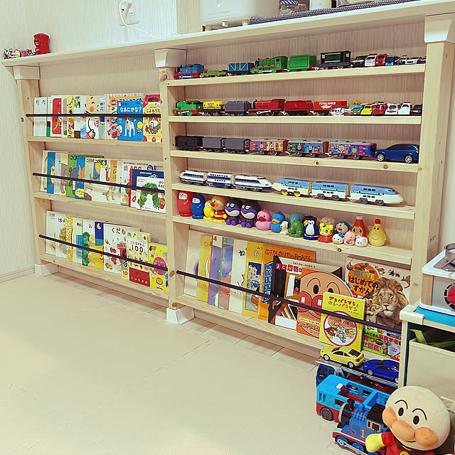 トーマスプラレール,アイアンペイント,斜め打ち,ディアウォール,2×4材,絵本棚,1×4材,Lounge,プラレール,キッズスペース,キッズスペースはリビングです,見せる収納,閲覧ありがとうございます funataroの部屋