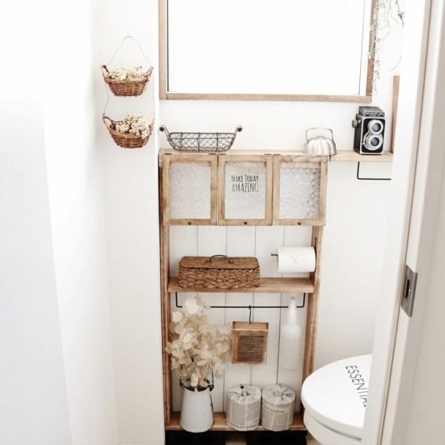 狭いトイレを有効活用 トイレの収納活用アイデア Roomclip Mag 暮らしとインテリアのwebマガジン