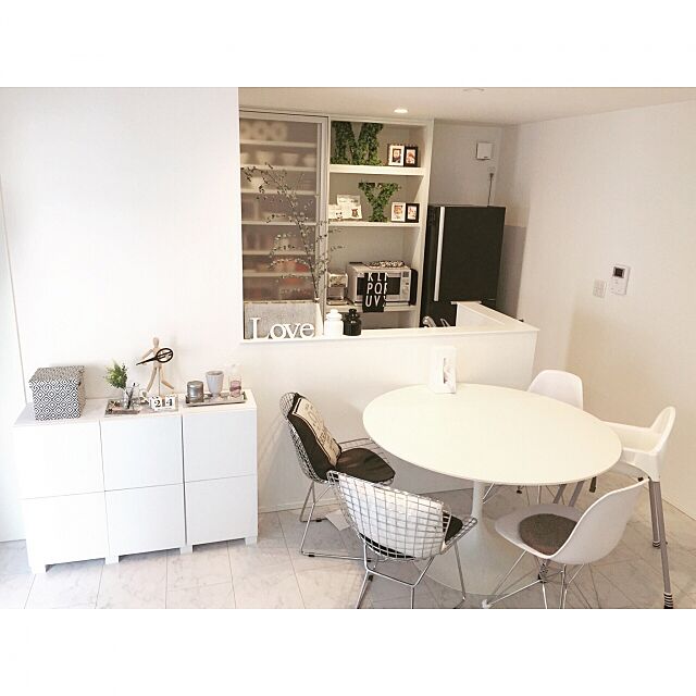 Kitchen,ダイニングテーブル,丸テーブル,白黒,モノトーン,ホワイトインテリア,白黒グレー,シンプル Risa___roomの部屋